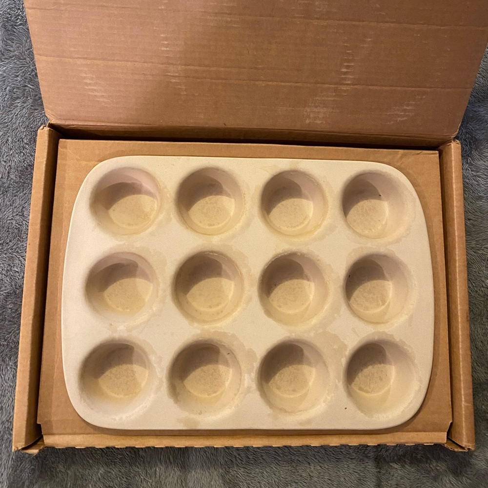 Stoneware Muffin Pan By The Pampered Chef